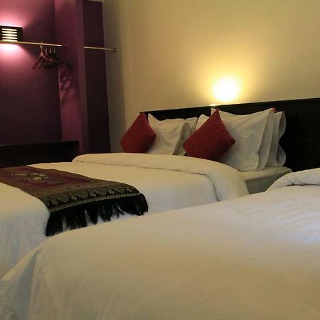 Sri Chumphon Hotel Exteriör bild