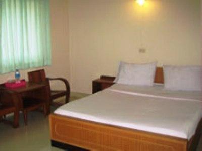 Sri Chumphon Hotel Exteriör bild