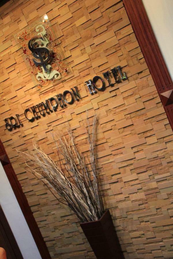 Sri Chumphon Hotel Exteriör bild