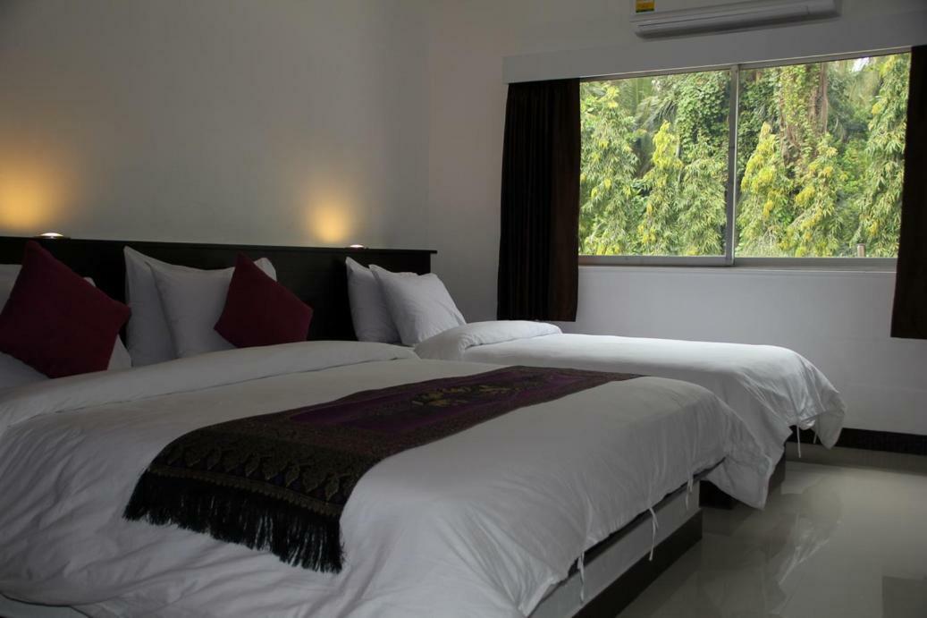 Sri Chumphon Hotel Exteriör bild