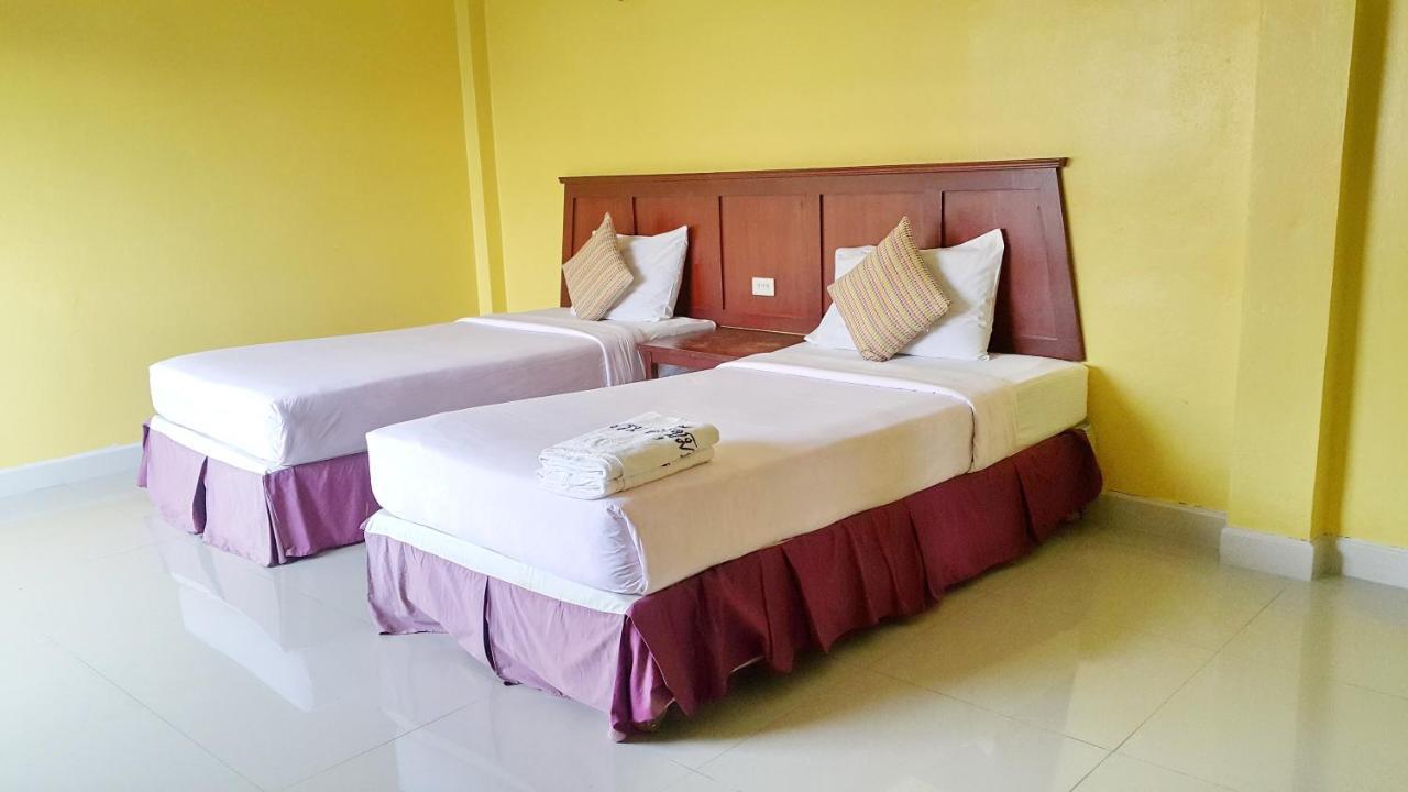 Sri Chumphon Hotel Exteriör bild